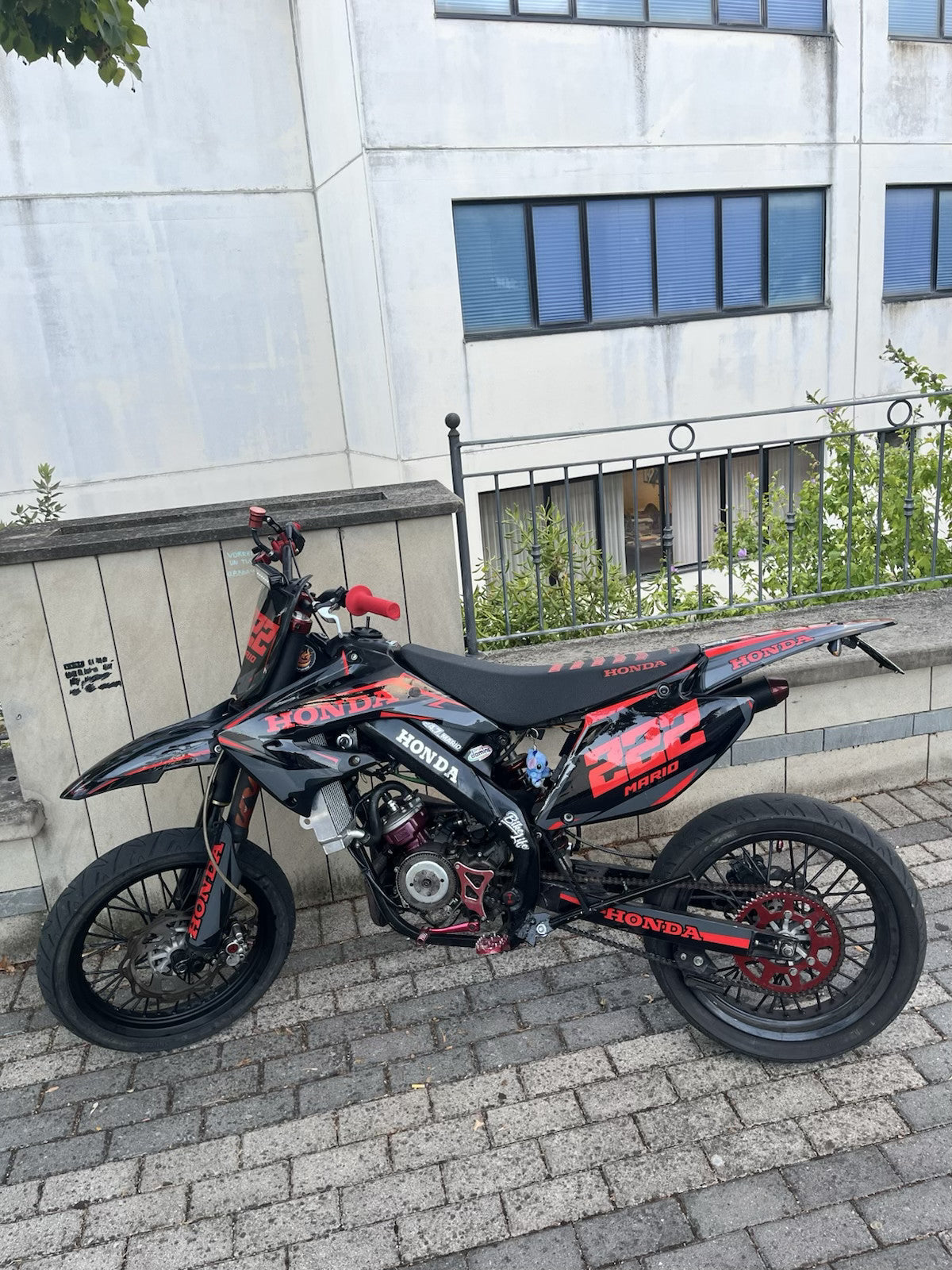 Esempio di grafica moto 100% personalizzata applicata sulle plastiche