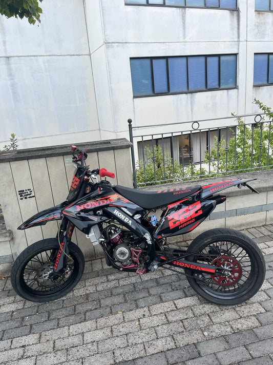 Esempio di grafica moto 100% personalizzata applicata sulle plastiche